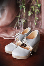 Load image into Gallery viewer, Zoe Heel Grey Shoelace